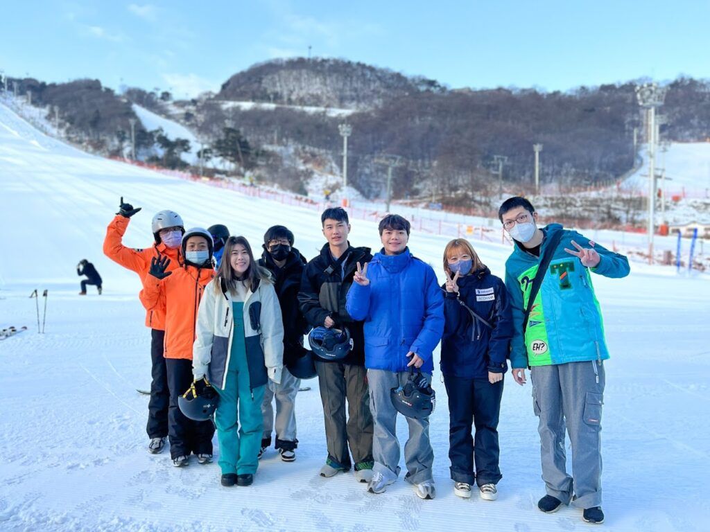 Two Story 2023-01-04 滑雪照片