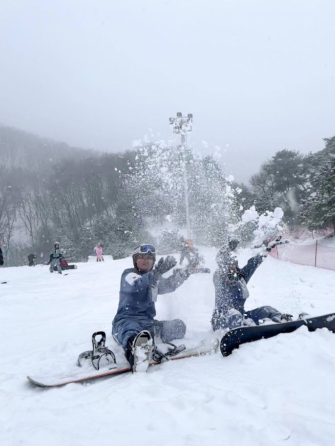 Two Story 2023-12-30 滑雪照片